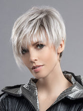 Load image into Gallery viewer, AMAZE MONO PART by ELLEN WILLE in SILVER BLONDE ROOTED 60.23 | Pearl White and Lightest Pale Blonde Blend with Shaded Roots *This style has been cut for photo shoot
